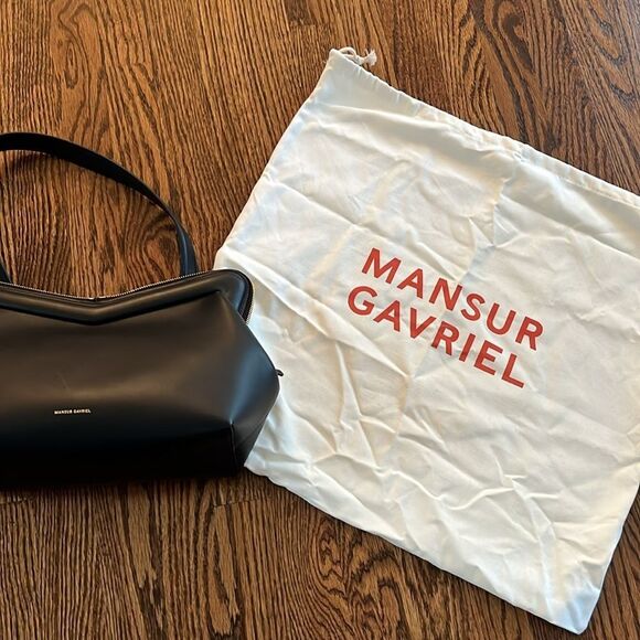 M Frame Leather Shoulder Bag
Mansur Gavriel Color: Black/ Flamma - Picture 7 of 16